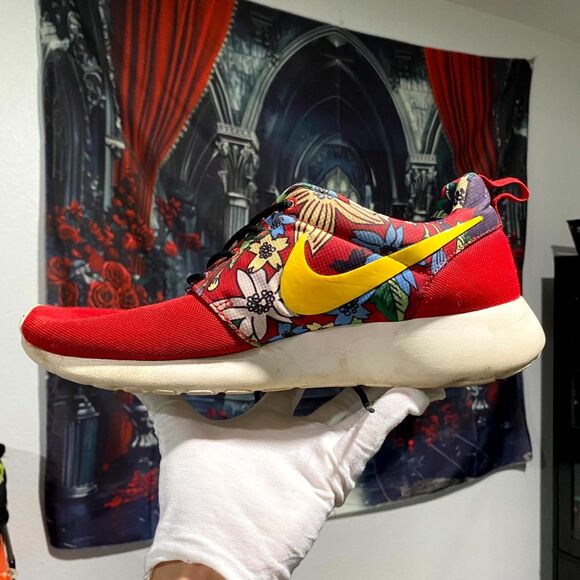 Nike Roshe Run 599432-674 Women's 11 Red Floral Athletic Running Sneaker Shoes - Picture 2 of 6